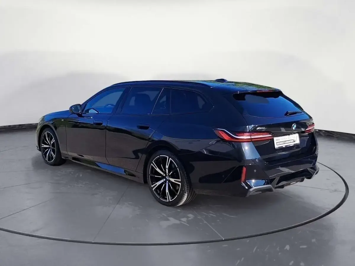 Gebraucht BMW 540 Performance 286 PS (210 kW) 2025 Schwarz Kombi