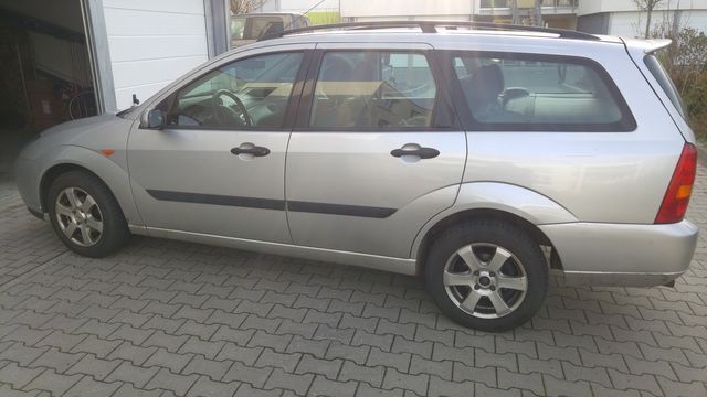 Gebraucht Ford Focus 102 PS (75 kW) 2001 Silber Kombi