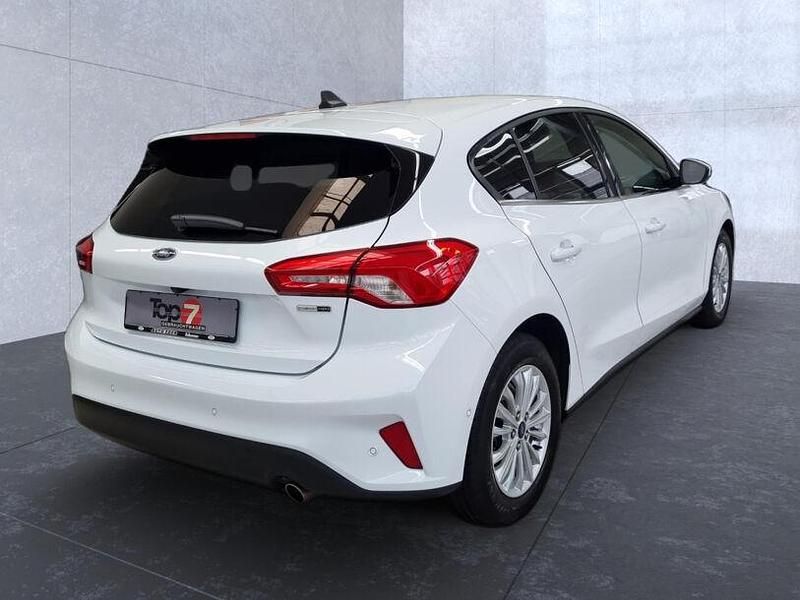 Gebraucht Ford Focus Titanium 125 PS (91 kW) 2022 Weiß Limousine