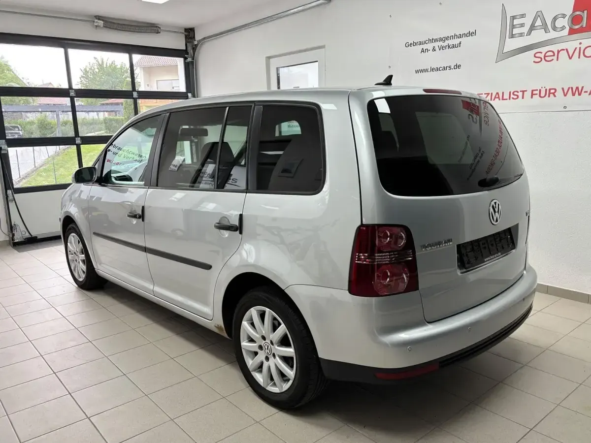 Gebraucht VW Touran 105 PS (77 kW) 2007 Silber Van / Kleinbus