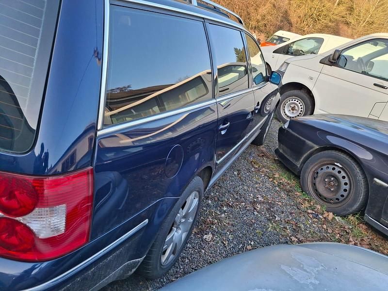 Gebraucht VW Passat 131 PS (96 kW) 2001 Blau Kombi