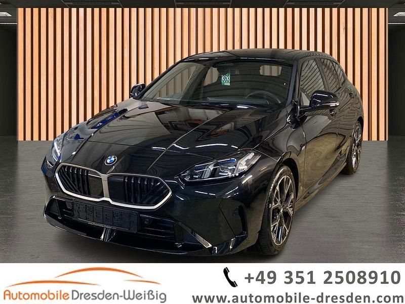 Black sapphire metallic Gebraucht 2025 BMW 120 M Sport Kleinwagen | 32.980 € (Fairer Preis) - Bild 1/4