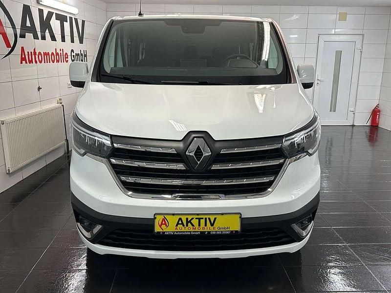 Gebraucht Renault Trafic Life 150 PS (110 kW) 2022 Gletscherweiss Van / Kleinbus