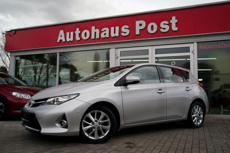 Silber Gebraucht 2013 Toyota Auris Edition Limousine | 8.499 € (Fairer Preis) - Bild 1/4