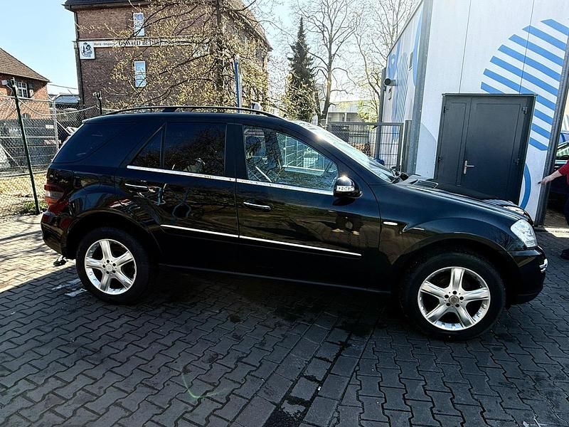 Second-hand Mercedes ML280 190 CP (139 kW) 2007 Negru SUV
