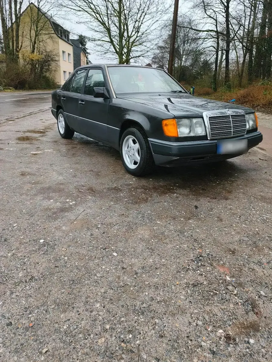 Gebraucht Mercedes E230 132 PS (97 kW) 1991 Grau Limousine