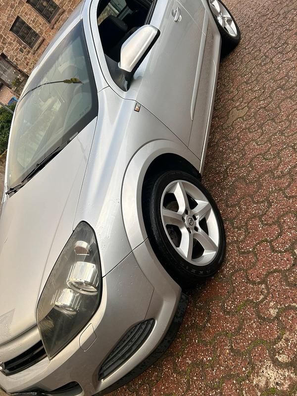 Gebraucht Opel Astra GTC 125 PS (91 kW) 2005 Silber Coupé