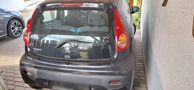 Gebraucht Peugeot 107 68 PS (50 kW) 2008 Schwarz Kleinwagen