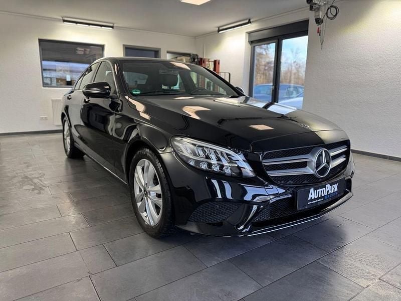 Gebraucht Mercedes C200 Avantgarde 184 PS (135 kW) 2019 Schwarz Limousine