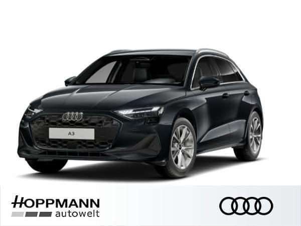 Grau (manhattangrau metallic) Neu 2025 Audi A3 Ambiente Limousine | 29.890 € (Superpreis) - Bild 1/4