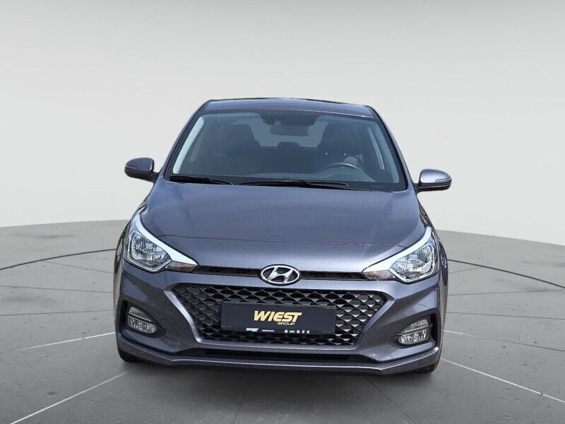 Grau Gebraucht 2020 Hyundai i20 Trend Limousine | 13.880 € (Guter Preis) - Bild 1/4