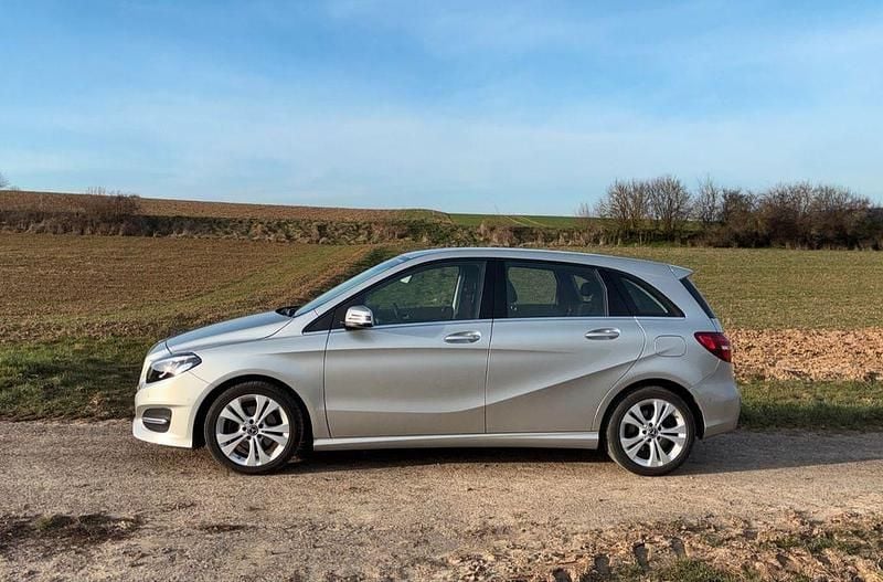 Gebraucht Mercedes B220 184 PS (135 kW) 2018 Silber Van / Kleinbus