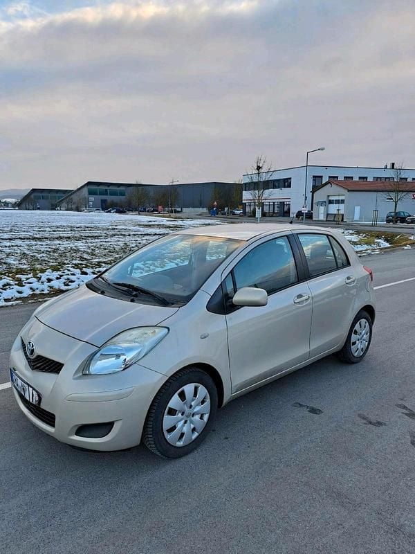 Gold Gebraucht 2009 Toyota Yaris Kleinwagen | 1.500 € (Superpreis) - Bild 1/4