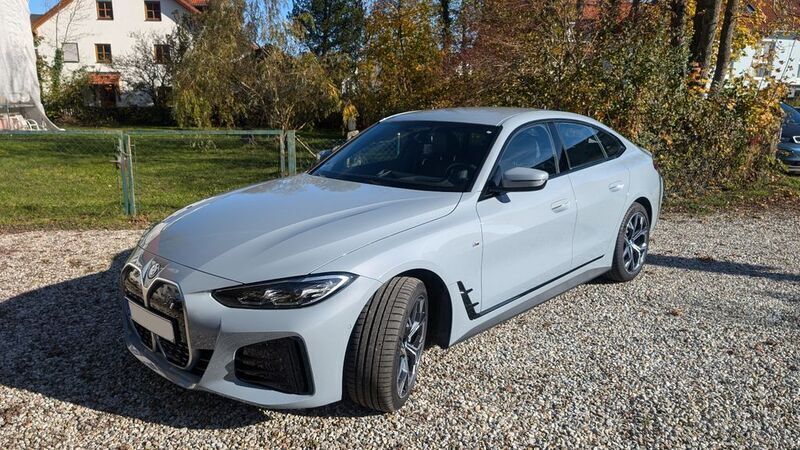 Grau Gebraucht 2023 BMW i4 M Sport Limousine | 48.900 € (Fairer Preis) - Bild 1/4