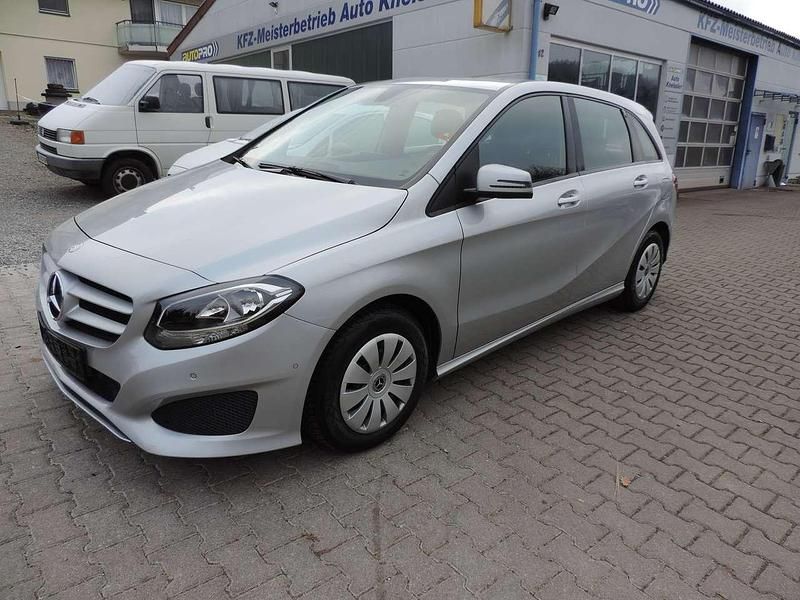 Polarsilber metalliclack Gebraucht 2016 Mercedes B180 Van / Kleinbus | 8.490 € (Guter Preis) - Bild 1/4