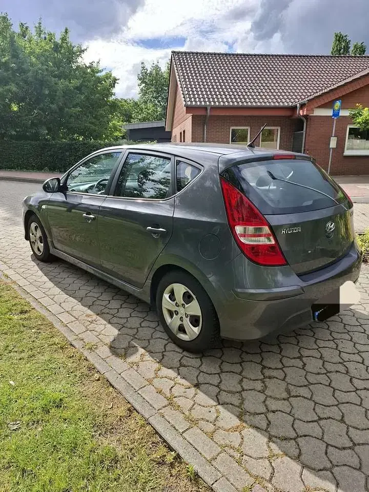 Gebraucht Hyundai i30 105 PS (77 kW) 2011 Limousine