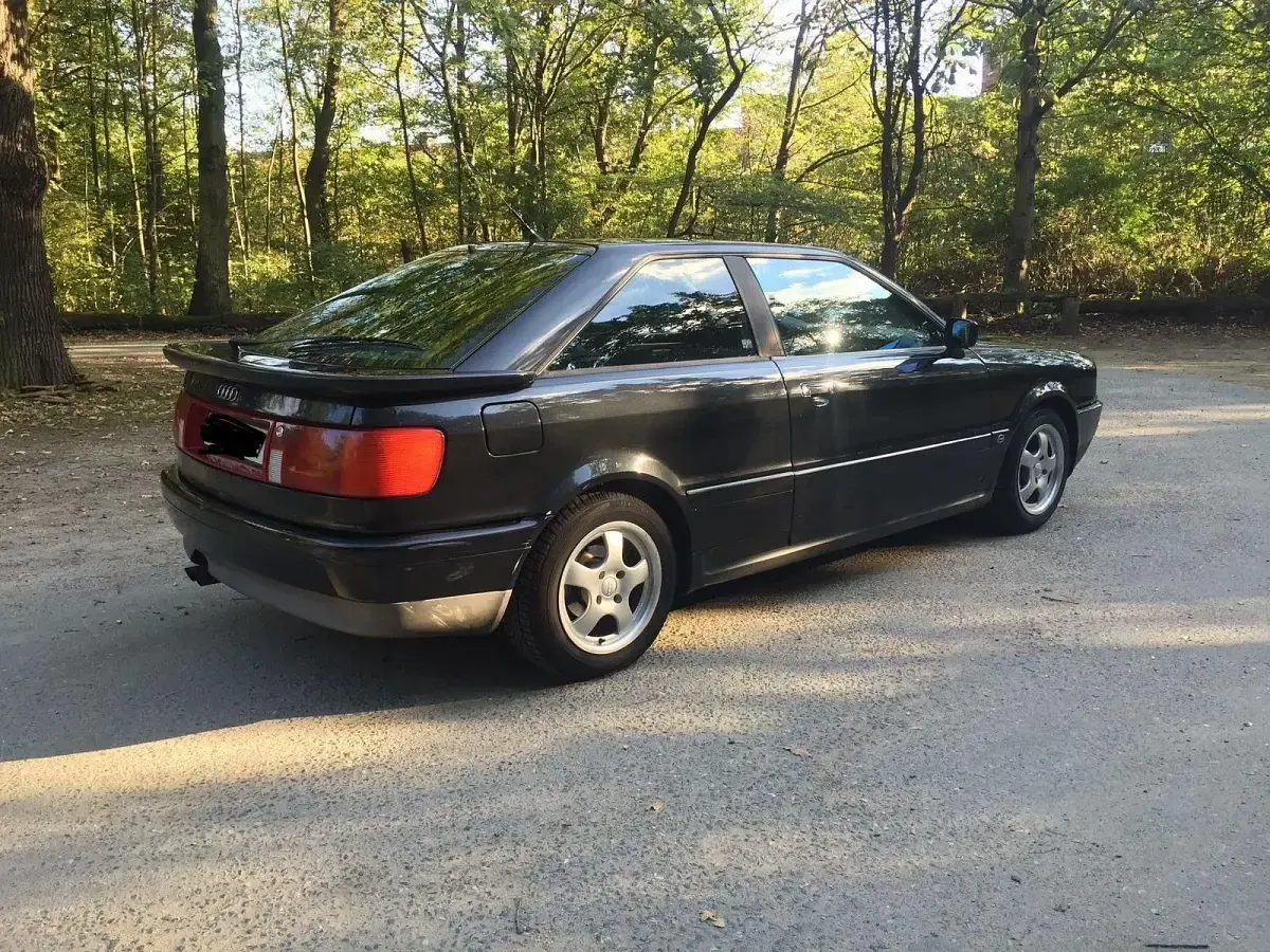 Käytetty Audi Quattro Basis 170 HP (125 kW) 1990 Musta Coupe - kaksiovinen