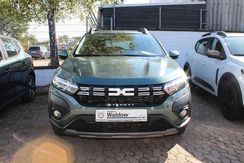 Gebraucht Dacia Sandero Expression 91 PS (66 kW) 2025 Grün Kleinwagen