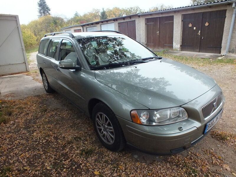 Silber Gebraucht 2006 Volvo V70 Kinetic Kombi | 2.600 € (Fairer Preis) - Bild 1/4