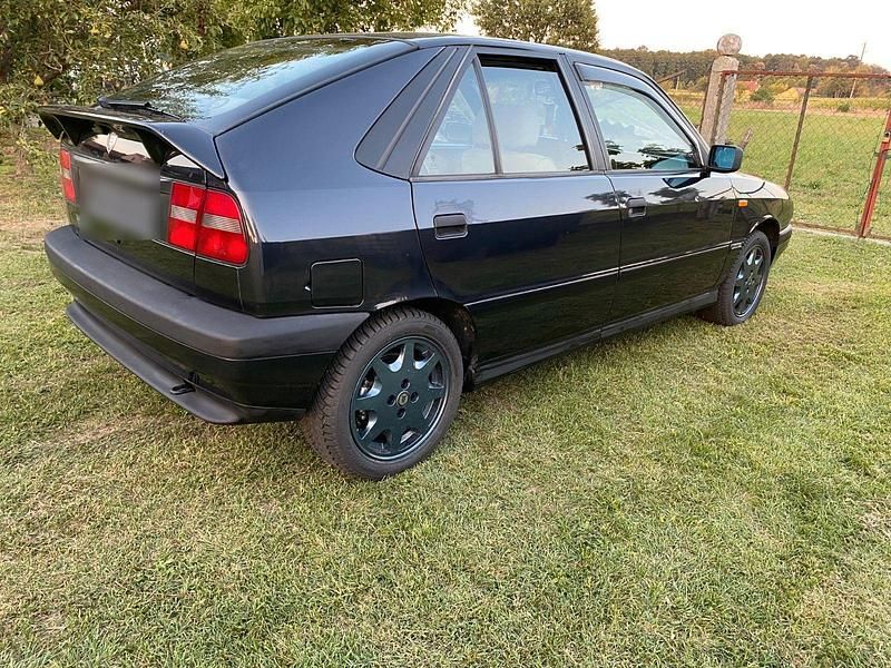 Gebraucht Lancia Delta 139 PS (102 kW) 1993 Schwarz Kleinwagen