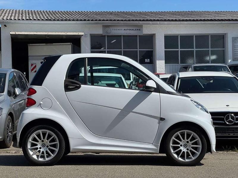 Weiß Gebraucht 2013 Smart ForTwo Coupé Kleinwagen | 5.990 € (Fairer Preis) - Bild 1/4