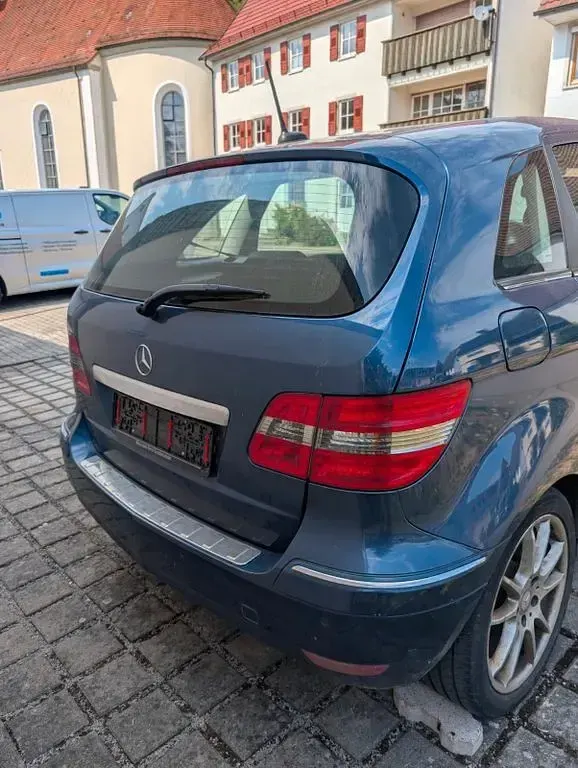 Gebraucht Mercedes B180 Chrome 109 PS (80 kW) 2010 Blau Kleinwagen