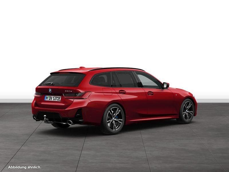 Gebraucht BMW 330e M Sport 292 PS (214 kW) 2025 Rot Kombi
