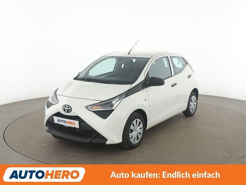 Weiß Gebraucht 2020 Toyota Aygo Kleinwagen | 9.590 € (Fairer Preis) - Bild 1/3