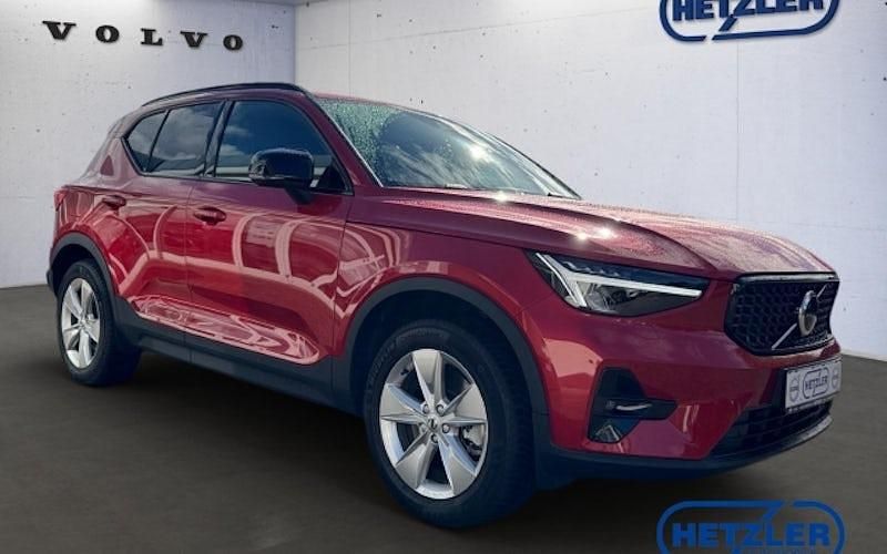 Gebraucht Volvo XC40 Plus 211 PS (155 kW) 2023 Fusion red / metallic SUV
