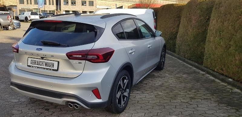 Gebraucht Ford Focus Active X 125 PS (91 kW) 2023 Polarsilber metallic Limousine
