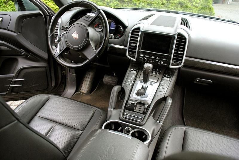 Usado Porsche Cayenne 245 HP (180 kW) 2012 Cinzento SUV