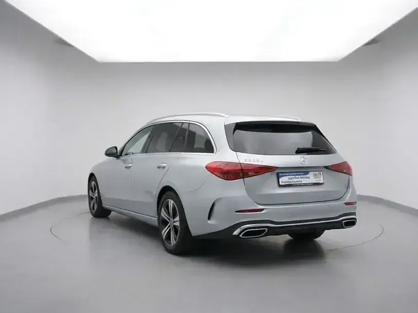 Gebraucht Mercedes C200 Avantgarde 163 PS (119 kW) 2022 Silber Limousine