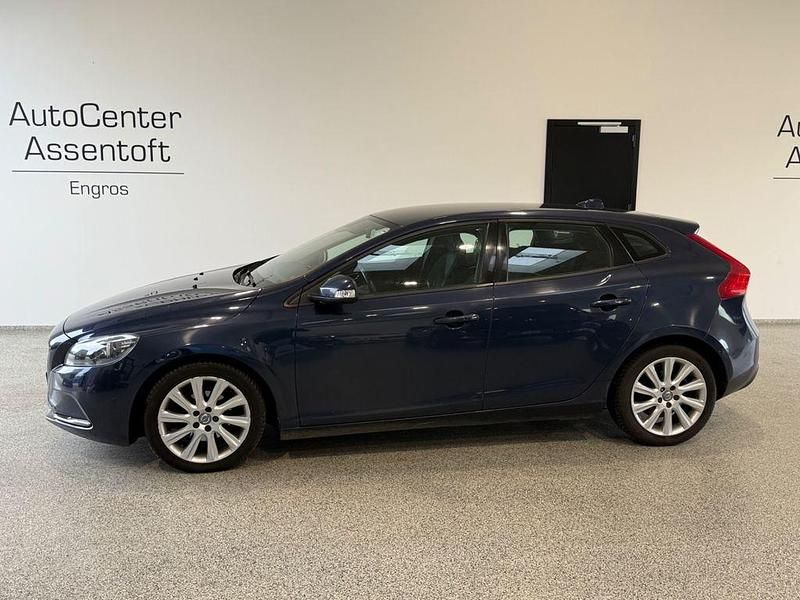 Blau Gebraucht 2013 Volvo V40 Momentum Limousine | 4.800 € (Guter Preis) - Bild 1/3