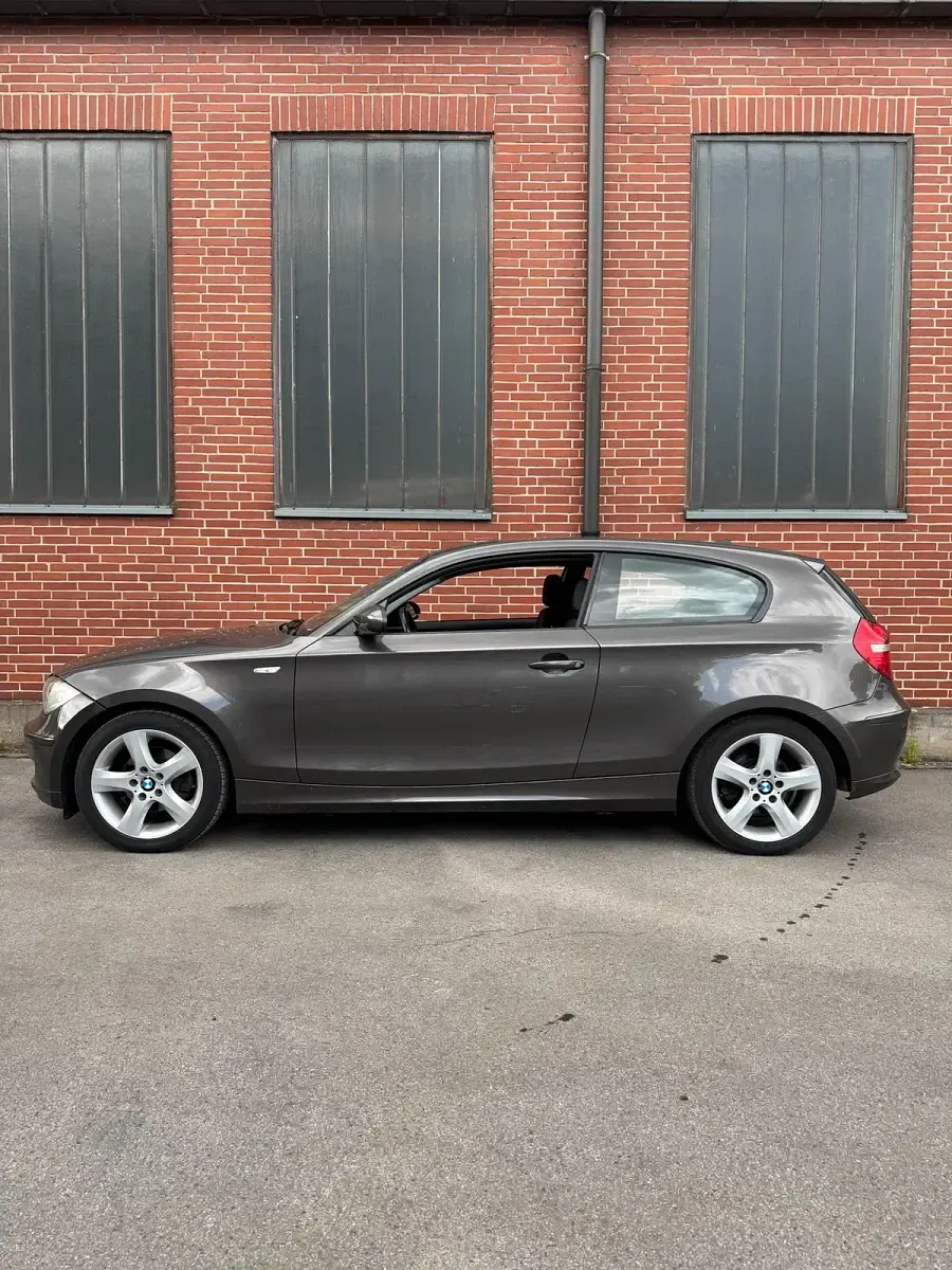 Gebraucht BMW 118 143 PS (105 kW) 2011 Braun Kleinwagen