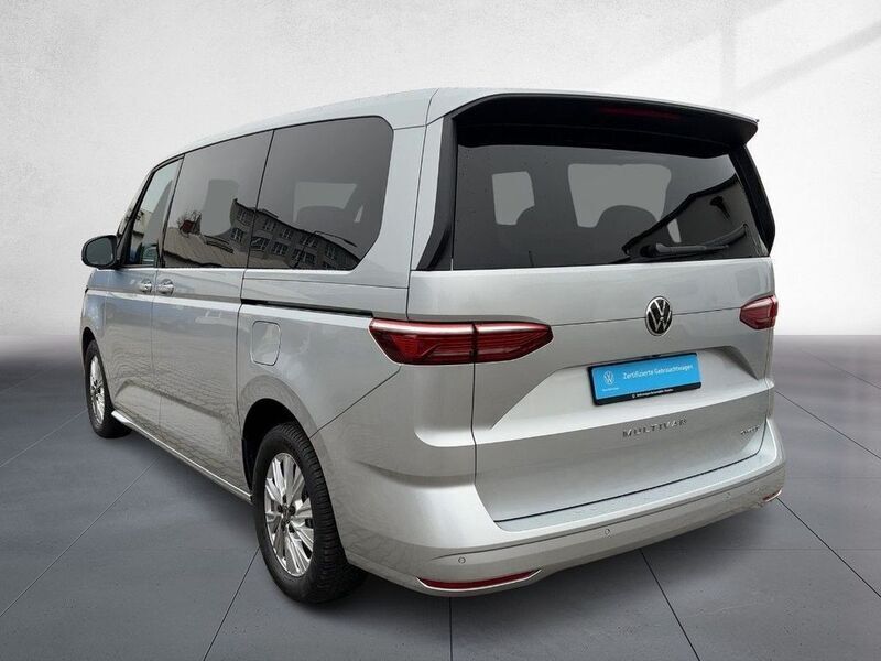 Gebraucht VW T7 Life 150 PS (110 kW) 2023 Reflexsilber metallic Van
