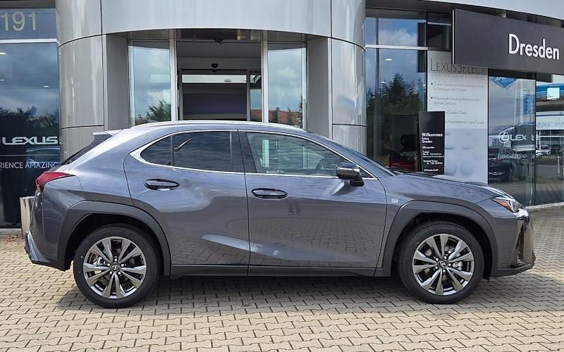 Neu Lexus UX 300h Sport Design Packet 199 PS (146 kW) 2026 Grau SUV