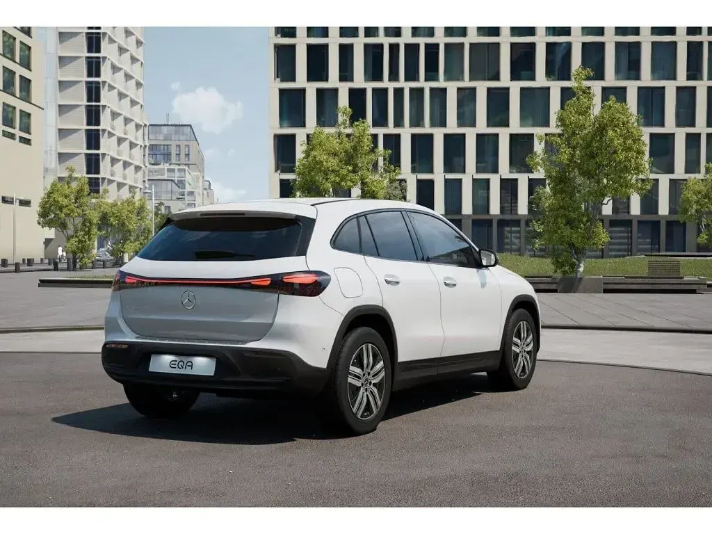 Gebraucht Mercedes EQA250+ Electric Art 139 kW (190 PS) 2025 Weiß SUV