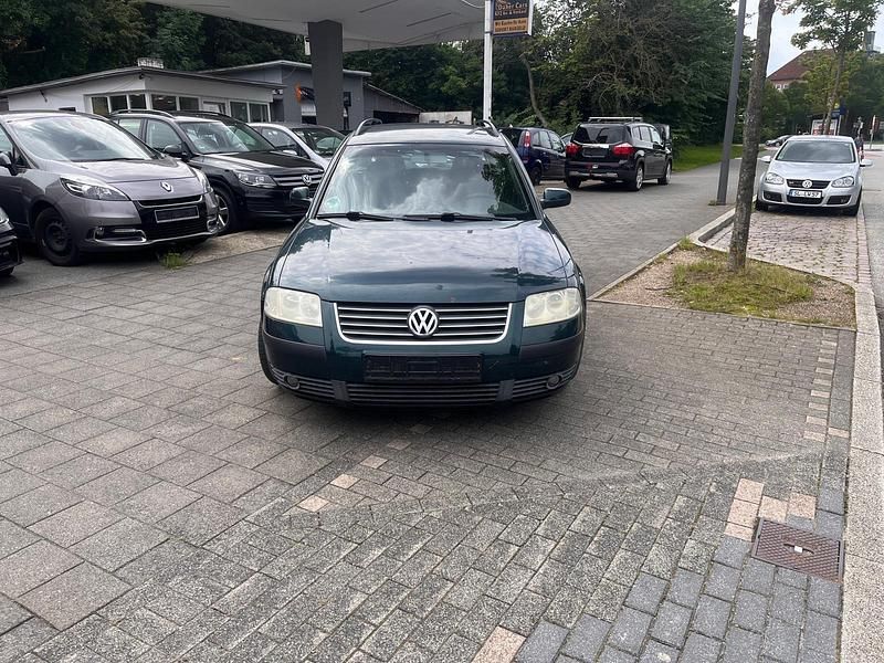 Grün Gebraucht 2001 VW Passat Kombi | 600 € (Guter Preis) - Bild 1/4