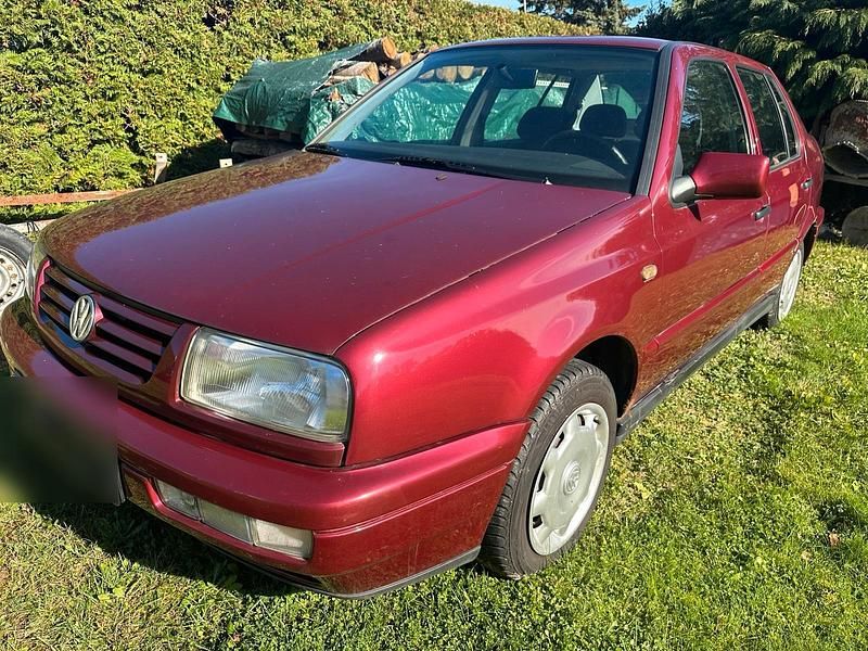 Rot Gebraucht 1997 VW Vento Limousine | 900 € (Superpreis) - Bild 1/4