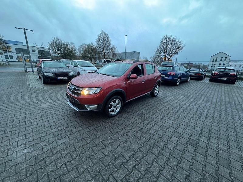 Gebraucht Dacia Sandero Stepway 90 PS (66 kW) 2016 Rot Limousine