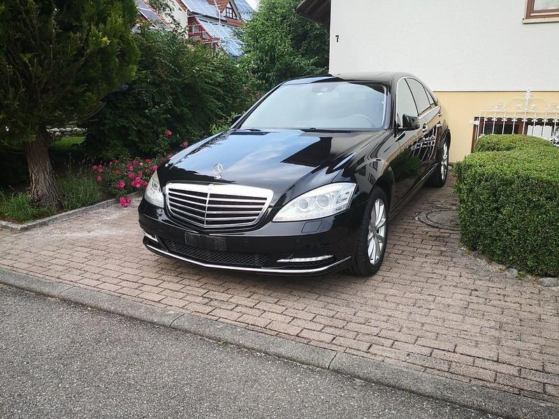 Schwarz Gebraucht 2010 Mercedes S350 Limousine | 24.490 € - Bild 1/4