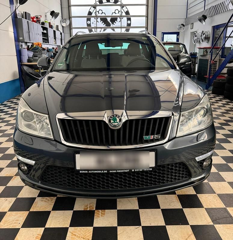 Grau Gebraucht 2012 Skoda Octavia RS Kombi | 7.000 € (Guter Preis) - Bild 1/4