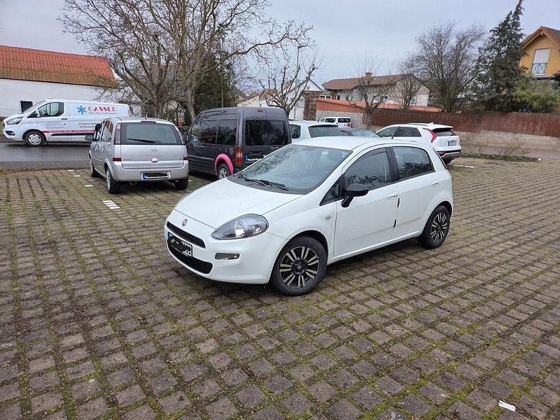 Weiß Gebraucht 2012 Fiat Punto Easy Limousine | 4.000 € (Fairer Preis) - Bild 1/4