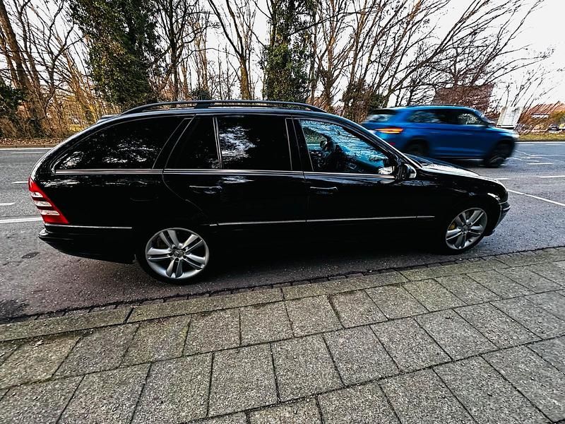 Gebraucht Mercedes 180 143 PS (105 kW) 2005 Schwarz Limousine