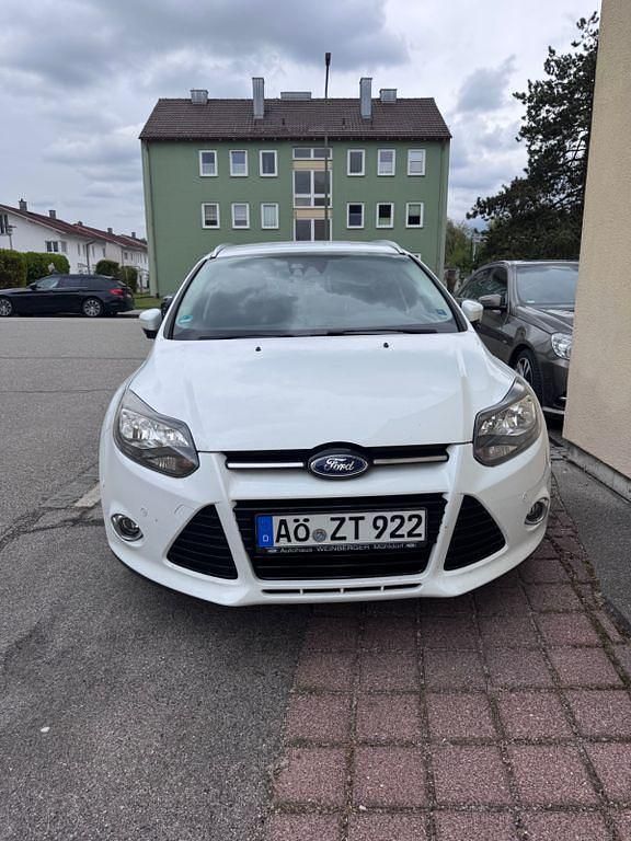 Gebraucht Ford Focus 140 PS (102 kW) 2014 Weiß Limousine