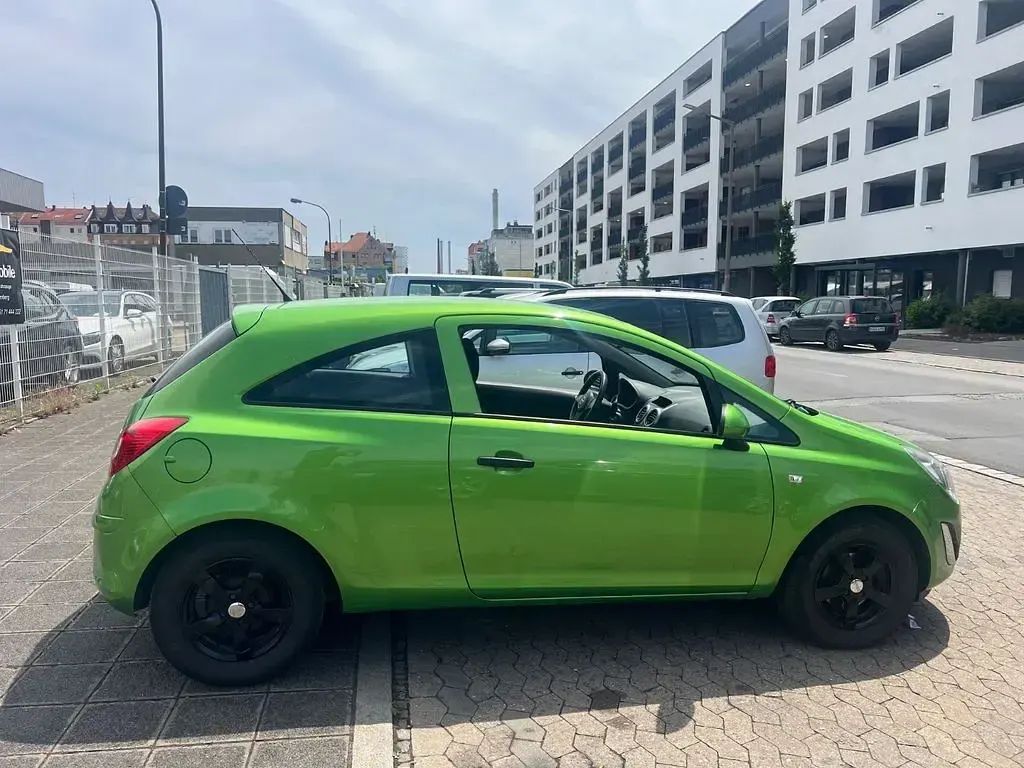 Gebraucht Opel Corsa 69 PS (50 kW) 2013 Grün Kleinwagen