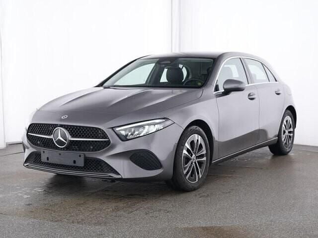 Lack mountaingrau Gebraucht 2024 Mercedes A180 Advanced Limousine | 25.229 € (Guter Preis) - Bild 1/4