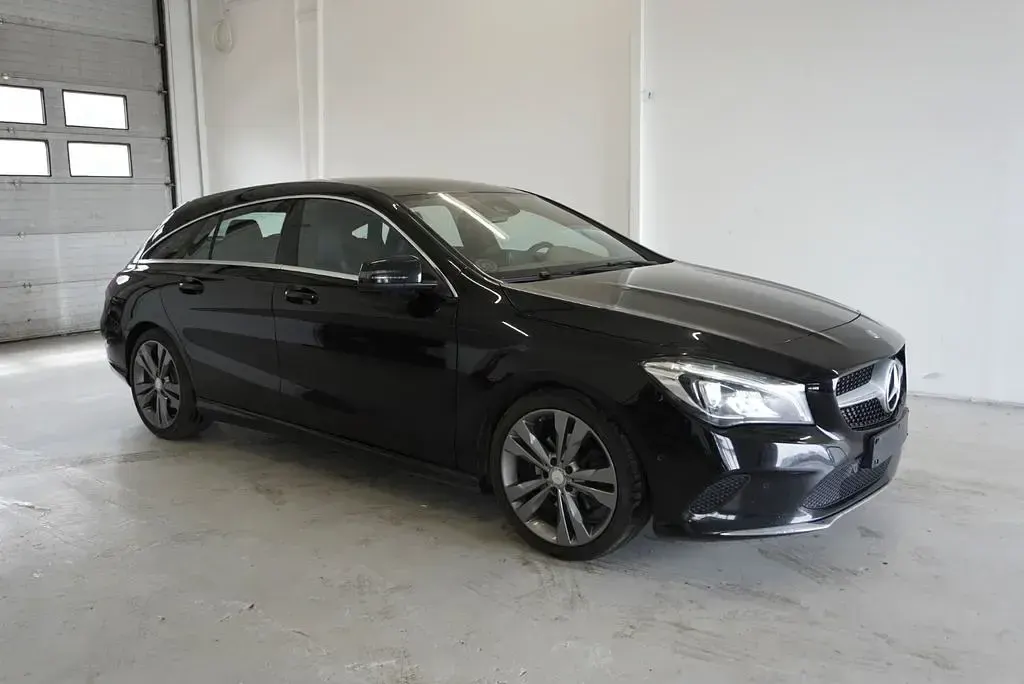 Gebraucht Mercedes CLA200 Shooting Brake 156 PS (114 kW) 2017 Schwarz Kombi