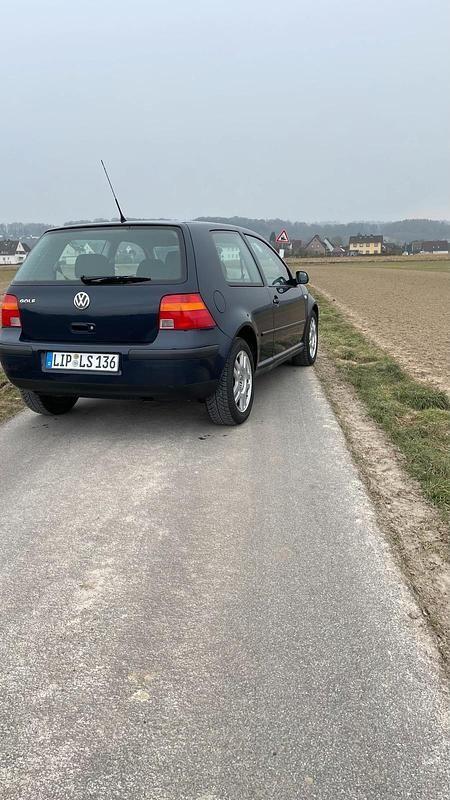 Gebraucht VW Golf IV 75 PS (55 kW) 2001 Blau Kleinwagen