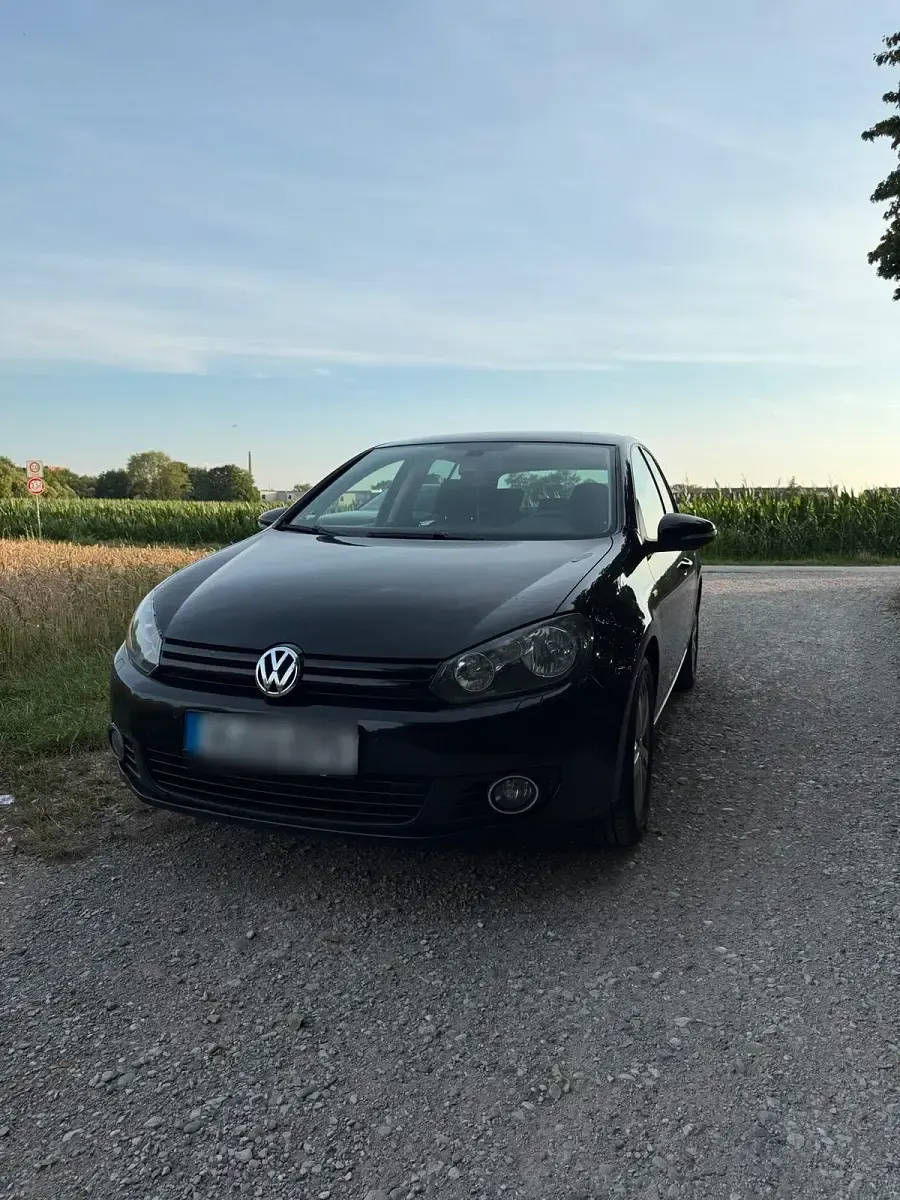 Gebraucht VW Golf VI Match 105 PS (77 kW) 2012 Schwarz Kleinwagen